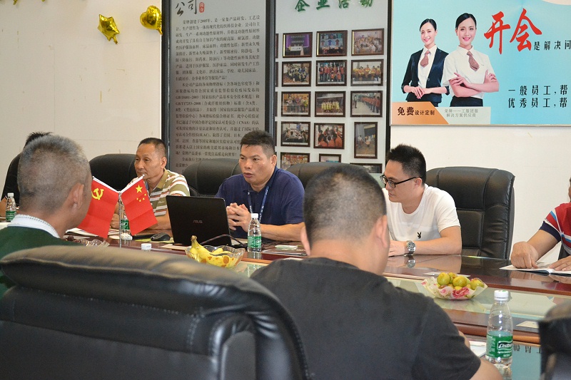 黄日荣董事长就医用面料展开深入的介绍